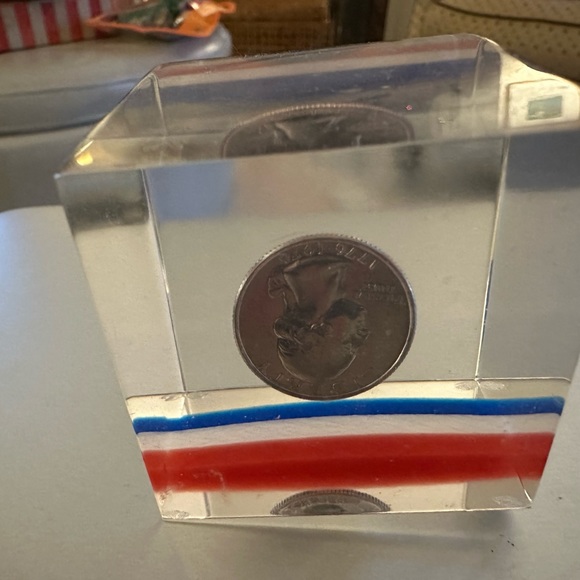 Vintage Lucite Coin Cube Paperweight 1976 bicentennial Quarter B. C. H. Plastics - Picture 4 of 6